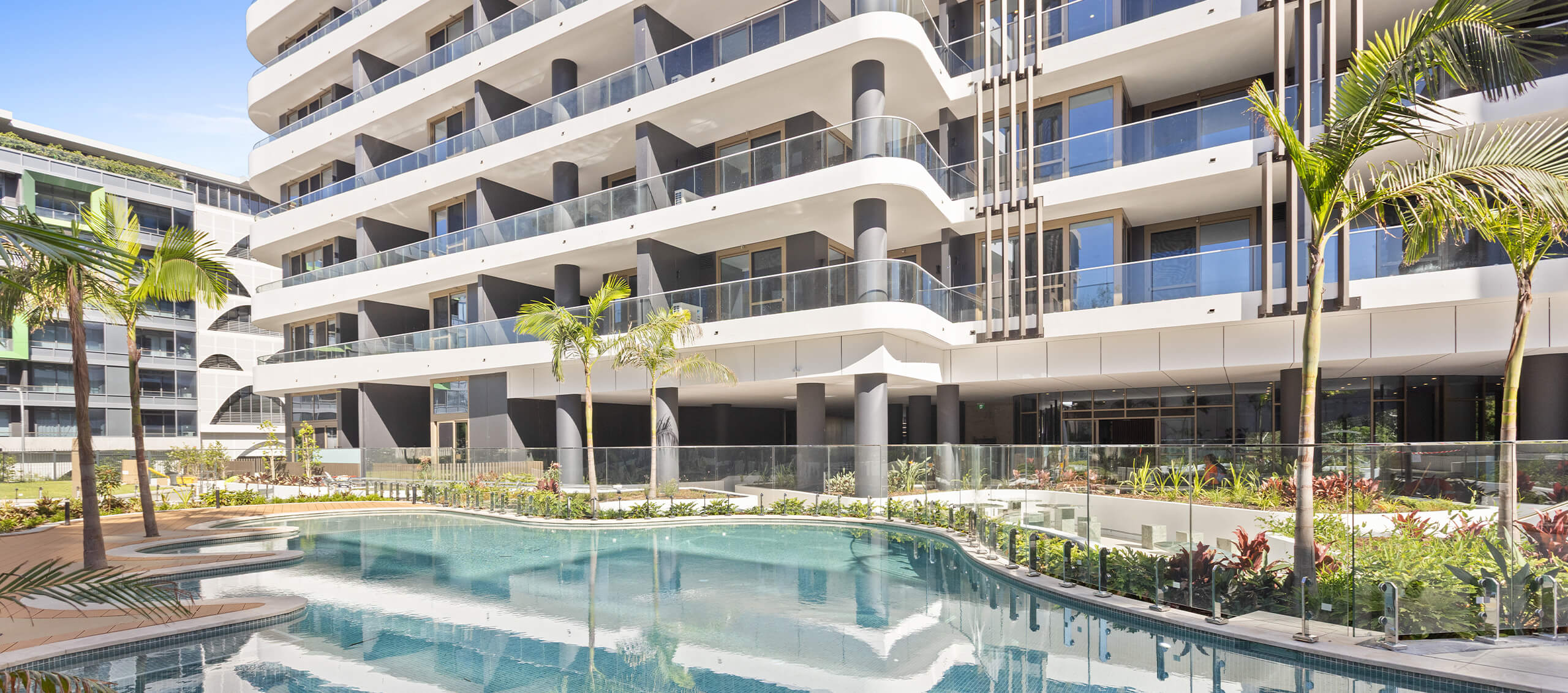 InfinityPark_AmenitiesAndDining_Pool